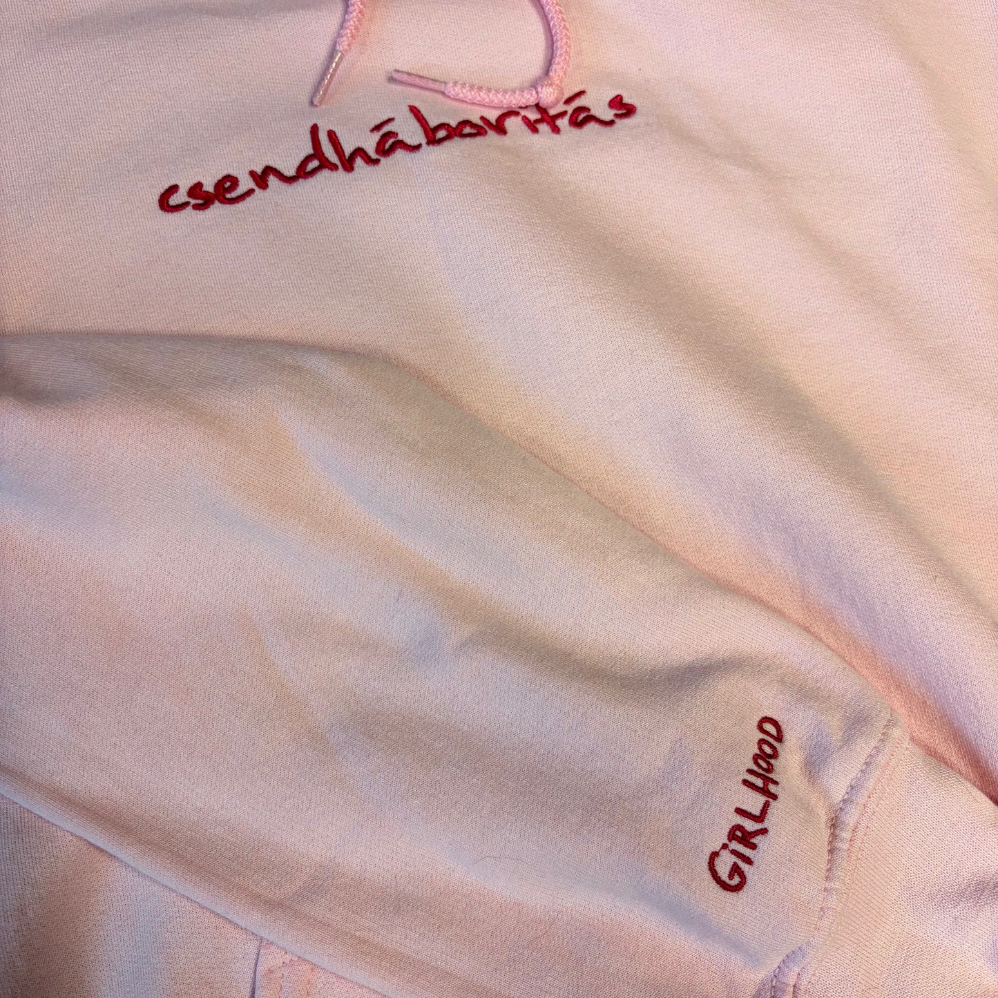 girlhood csendháborítás?! hímzett pulcsi